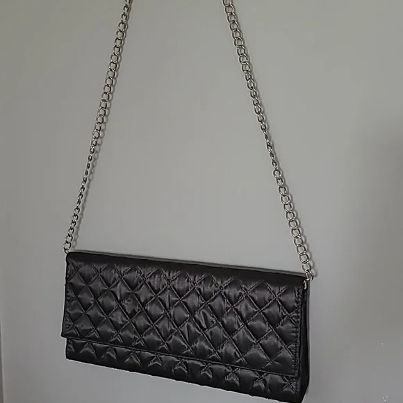 CHI SMART BLACK QUILTED PURSE - Picture 1 of 5